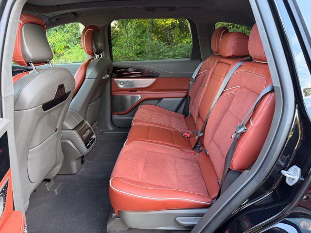 Used 2025 Lincoln Nautilus Black Label AWD/4WD image 19