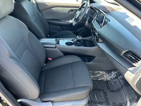 Used 2023 Nissan Rogue S image 9