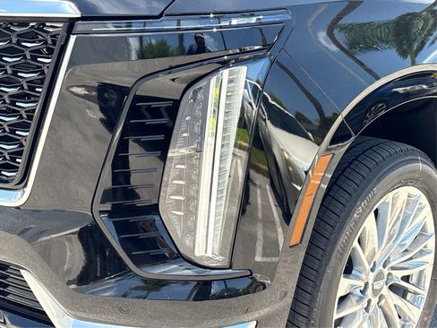 New 2026 Cadillac Escalade ESV Luxury AWD/4WD image 14