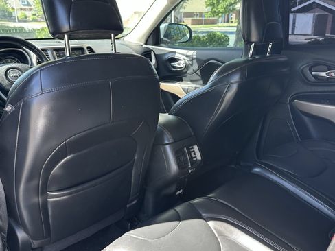 Used 2018 Jeep Cherokee Limited FWD image 22
