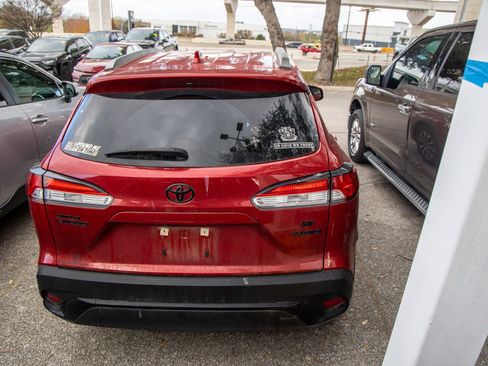 Used 2024 Toyota Corolla Cross SE image 12