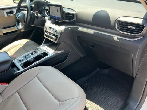 Used 2020 Ford Explorer XLT w/ Equipment Group 202A AWD/4WD image 26