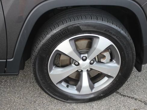 Used 2022 Jeep Cherokee Limited AWD/4WD image 36