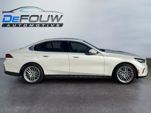 Certified 2025 BMW 540i xDrive w/ Premium Package image 2