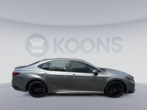 Used 2025 Toyota Camry SE FWD image 8