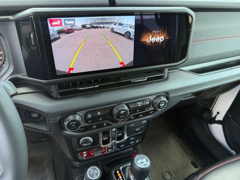 Used 2024 Jeep Wrangler Unlimited Rubicon AWD/4WD image 18