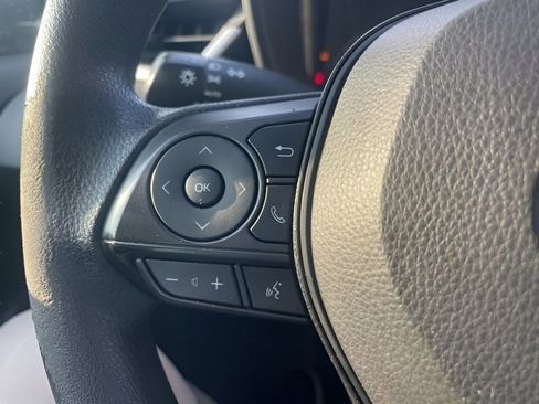 Used 2021 Toyota Corolla LE image 19