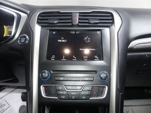 Used 2017 Ford Fusion SE w/ Fusion SE Technology Package image 35