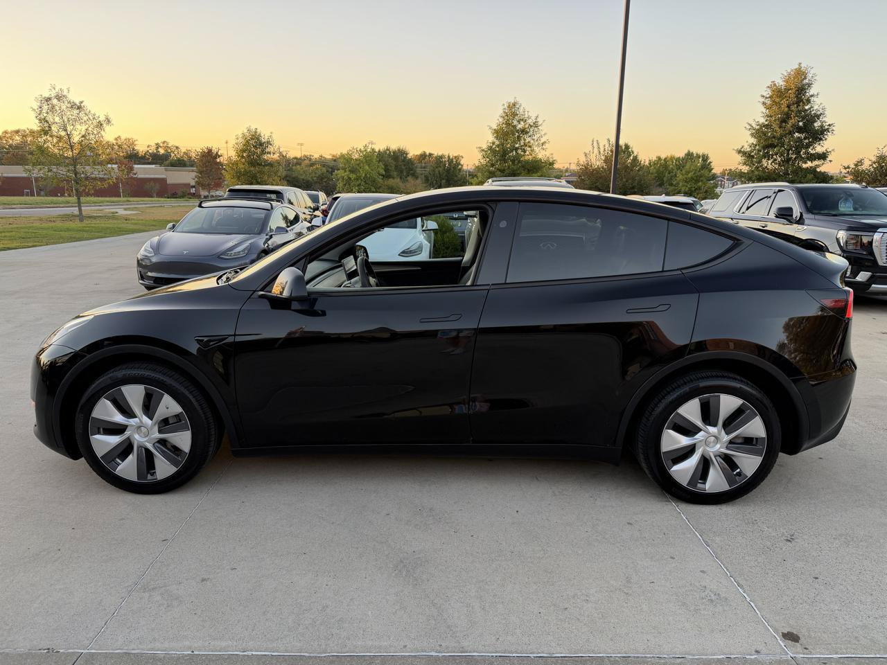 Used 2023 Tesla Model Y Long Range AWD/4WD image 4