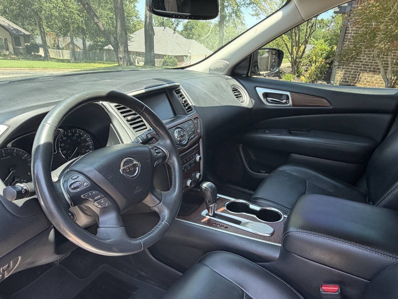 Used 2017 Nissan Pathfinder Platinum FWD image 10