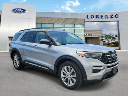 Used 2024 Ford Explorer XLT w/ Equipment Group 202A RWD image 3