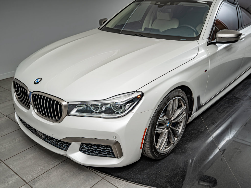 Used 2019 BMW M760i xDrive w/ Luxury Rear Seating Package AWD/4WD image 15