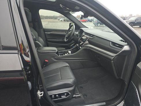 Used 2022 Jeep Grand Cherokee Overland w/ Adv Protech Group III image 11