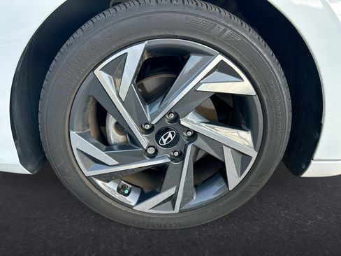 Used 2024 Hyundai Elantra Limited FWD image 10