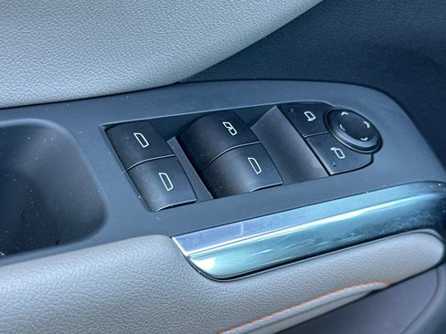 Used 2026 Chevrolet Traverse LT w/ LPO, Floor Liner Package FWD image 12