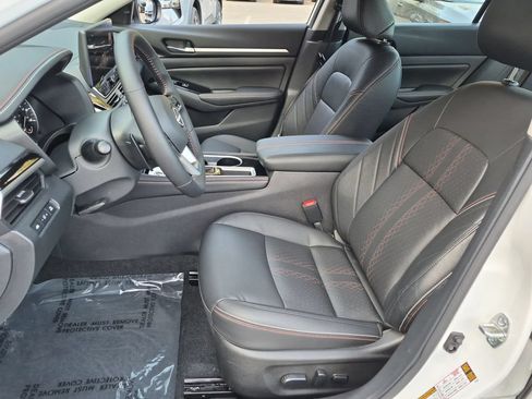 Used 2025 Nissan Altima 2.5 SR w/ SR Premium Package FWD image 14