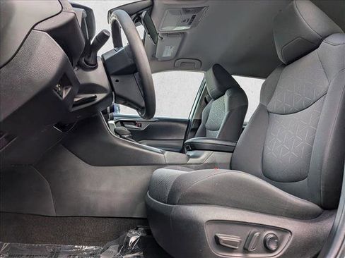 Used 2021 Toyota RAV4 XLE image 14