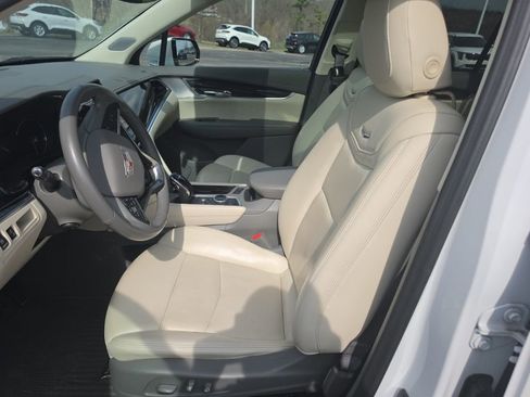 Used 2023 Cadillac XT6 Premium Luxury image 3