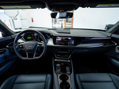 Used 2024 Audi e-tron GT Prestige image 61