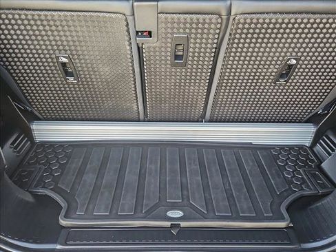 Used 2023 Land Rover Defender 90 S image 6