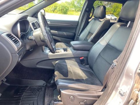 Used 2018 Jeep Grand Cherokee Altitude AWD/4WD image 17