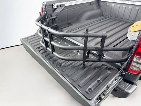 Used 2020 Nissan Frontier SV w/ Midnight Edition Floor Mats RWD image 31