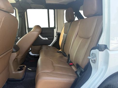 Used 2015 Jeep Wrangler Unlimited Sahara w/ Max Tow Package AWD/4WD image 13
