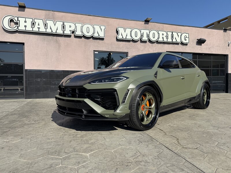 Used 2025 Lamborghini Urus SE AWD/4WD image 2