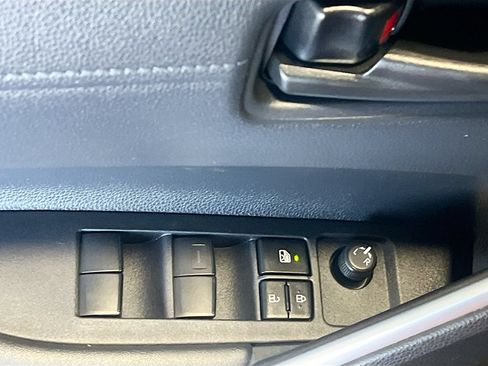 Used 2024 Toyota Corolla Cross AWD Hybrid image 17