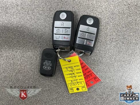 Used 2018 Kia Sedona SX FWD image 26