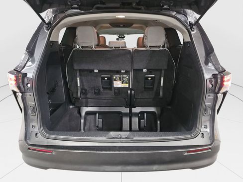 Certified 2025 Toyota Sienna LE image 21