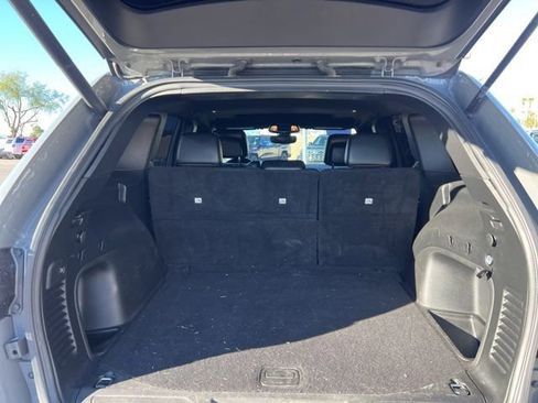 Used 2022 Jeep Grand Cherokee Laredo X image 15