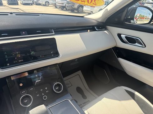 Used 2022 Land Rover Range Rover Velar S AWD/4WD image 12