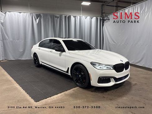 Used 2018 BMW 750i xDrive image 1