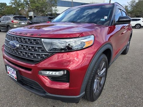 Used 2022 Ford Explorer XLT w/ Equipment Group 202A image 4