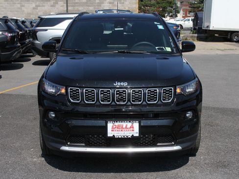 Used 2024 Jeep Compass Limited AWD/4WD image 2