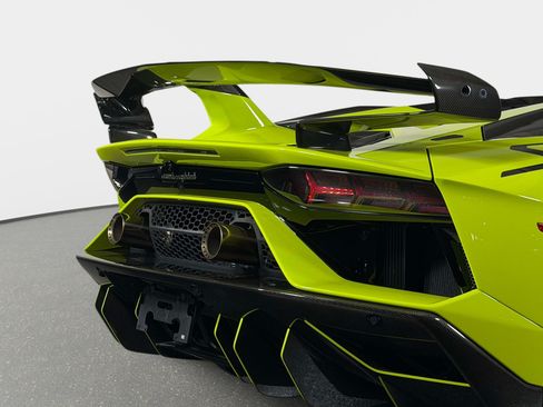 Used 2020 Lamborghini Aventador SVJ AWD/4WD image 10