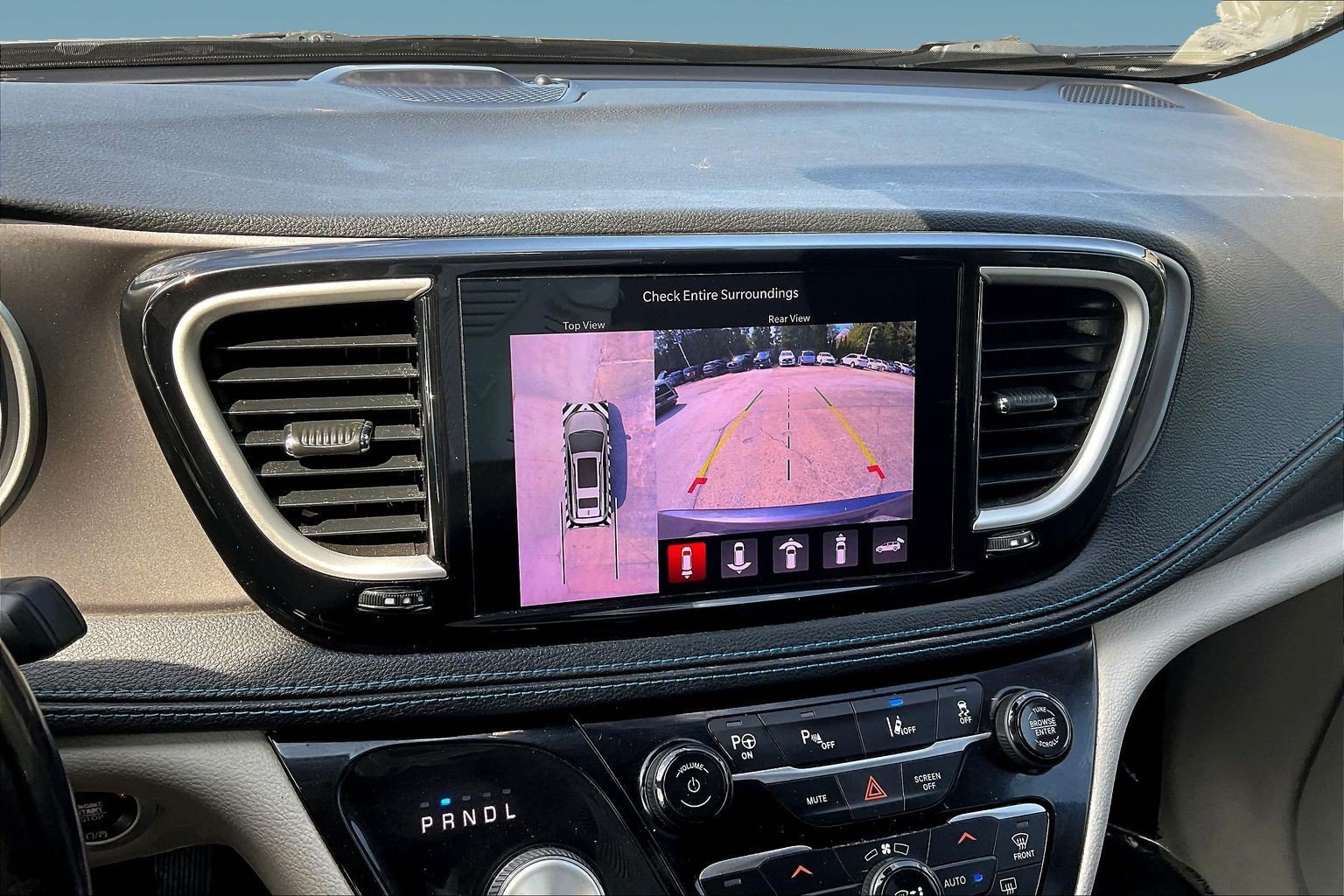 Used 2021 Chrysler Pacifica Touring-L FWD image 14