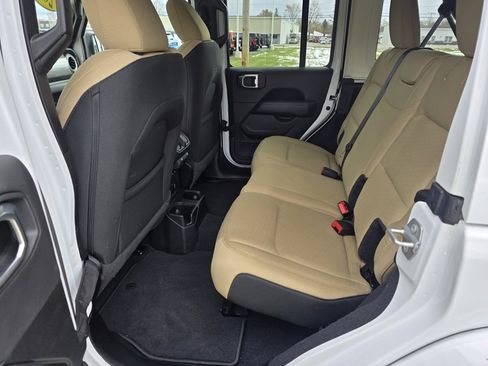 Used 2021 Jeep Wrangler Unlimited Sahara w/ Uconnect 4C Nav & Sound Group image 9