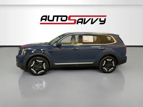 Used 2023 Kia Telluride S AWD/4WD image 4