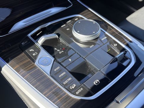 Used 2025 BMW X5 xDrive50e image 27