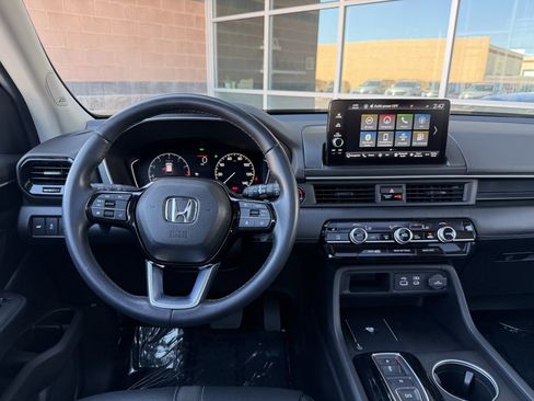 Used 2025 Honda Pilot Touring image 16