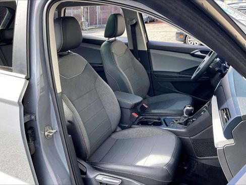 Certified 2024 Volkswagen Taos SE w/ Panoramic Sunroof Package image 6