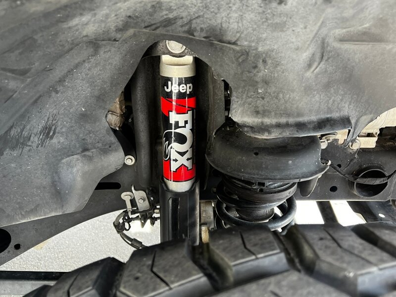 Used 2021 Jeep Gladiator Rubicon AWD/4WD image 12