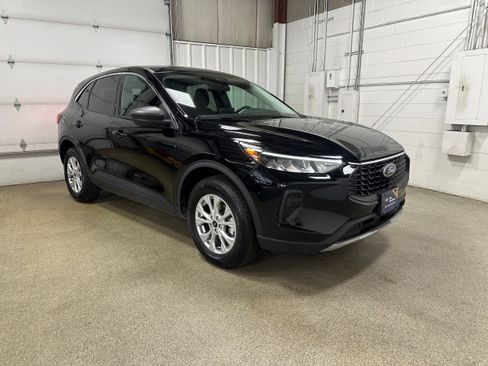Certified 2024 Ford Escape Active image 3