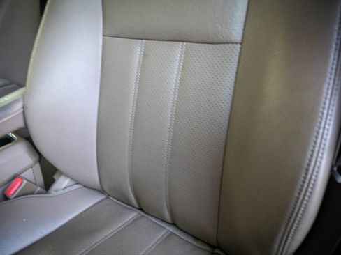 Used 2013 Chrysler Town & Country Touring-L w/ Driver Convenience Group FWD image 34