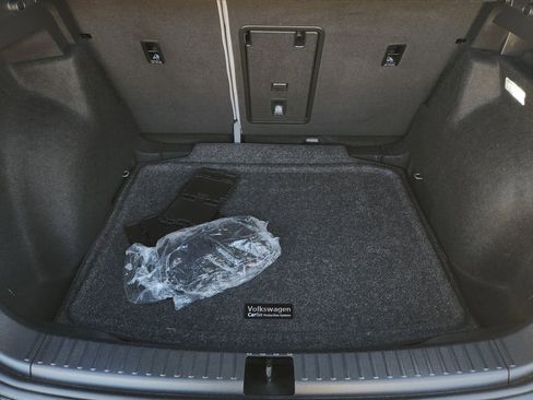 Used 2024 Volkswagen Taos SE image 31