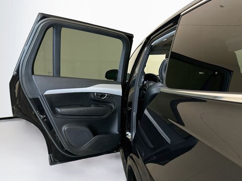 Used 2023 Volvo XC90 B5 Core AWD/4WD image 28