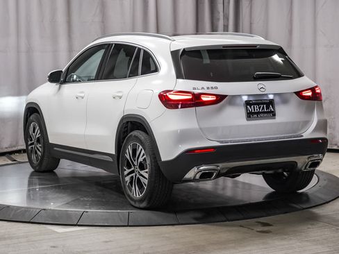 Certified 2026 Mercedes-Benz GLA 250 image 2