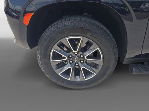 Used 2023 Chevrolet Tahoe Z71 w/ Luxury Package AWD/4WD image 9